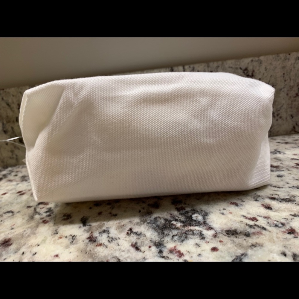 NWT Mario Badescu Cleanser, Mist, & Bag Bundle Set - Picture 4 of 13